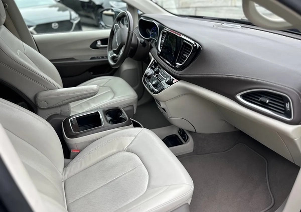 Chrysler Pacifica cena 195000 przebieg: 71540, rok produkcji 2021 z Mońki małe 67